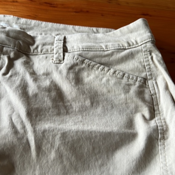 Old navy Pixie crop kakhi pants size 16W short - Picture 3 of 8